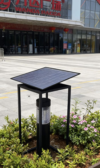 商場外的小花糟MP5太陽能滅蚊燈