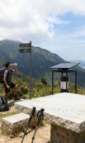 郊野山上安裝太陽能滅蚊燈